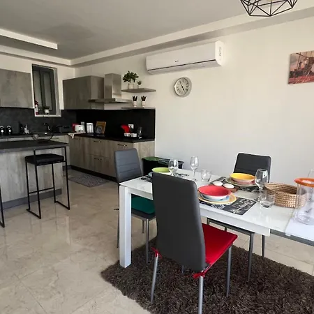 Apartment Town's End *